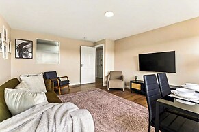 Stylish 2 Bed  2 Bathrooms Free Parking