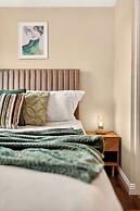 Stylish 2 Bed  2 Bathrooms Free Parking