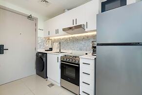Gala Guests - Lakeside Tower Living