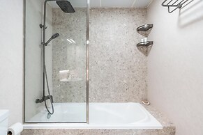 Gala Guests - Lakeside Tower Living