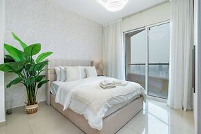 Gala Guests - Lakeside Tower Living