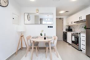 Gala Guests - Lakeside Tower Living
