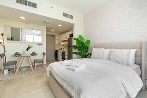 Gala Guests - Lakeside Tower Living