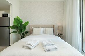 Gala Guests - Lakeside Tower Living