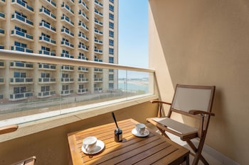 Gala Guests - Lakeside Tower Living