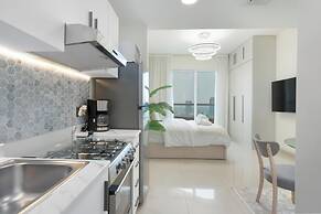 Gala Guests - Lakeside Tower Living
