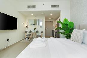 Gala Guests - Lakeside Tower Living