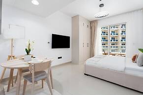 Gala Guests - Lakeside Tower Living