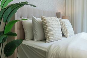 Gala Guests - Lakeside Tower Living
