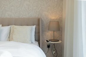 Gala Guests - Lakeside Tower Living
