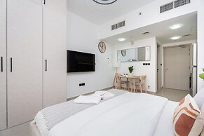 Gala Guests - Lakeside Tower Living