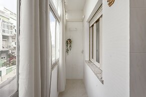 Almada Central by Homing