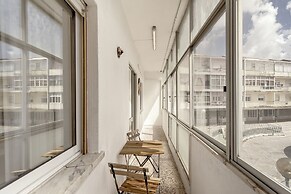 Almada Central by Homing