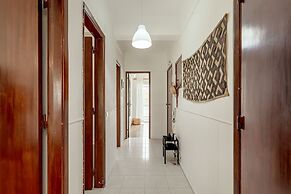 Almada Central by Homing