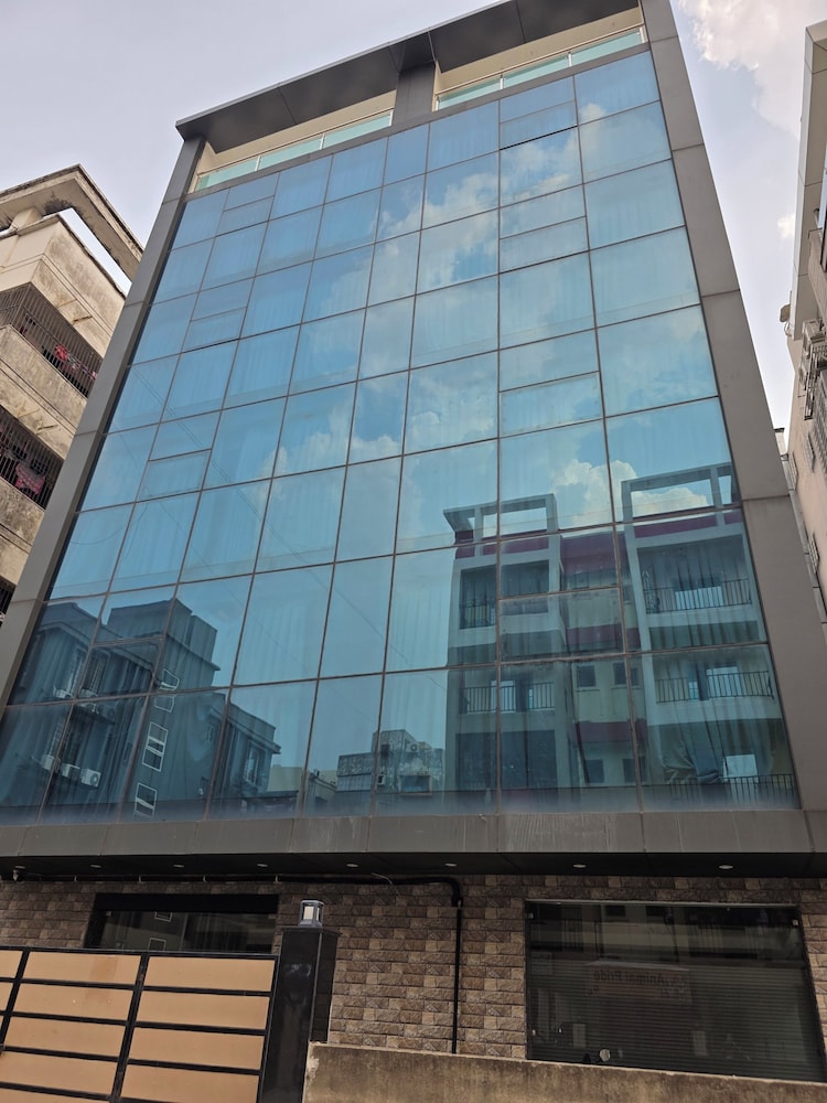 The Bay Suites - NIS
