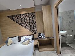 The Bay Suites - NIS