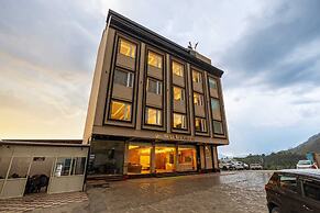 Hotel Ambalika Aashray Katra
