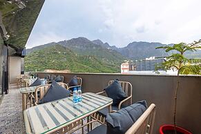 Hotel Ambalika Aashray Katra
