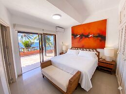Oceanfront 5BR Villa by Monyxbnb