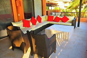 Oceanfront 5BR Villa by Monyxbnb