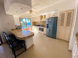 Oceanfront 5BR Villa by Monyxbnb