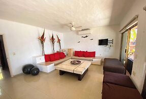 Oceanfront 5BR Villa by Monyxbnb
