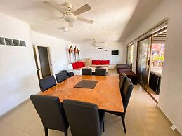 Oceanfront 5BR Villa by Monyxbnb