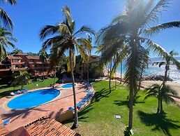 Oceanfront 5BR Villa by Monyxbnb