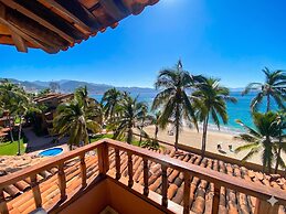 Oceanfront 5BR Villa by Monyxbnb