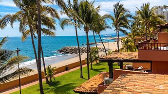 Oceanfront 5BR Villa by Monyxbnb