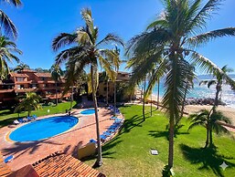 Oceanfront 5BR Villa by Monyxbnb