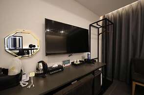 THE M HOTEL