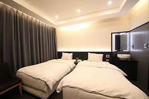 THE M HOTEL