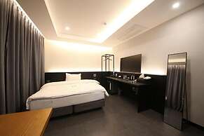 THE M HOTEL