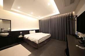 THE M HOTEL
