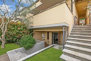 Juliette House: Shared Pool & Relax