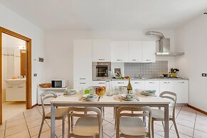 Juliette House: Shared Pool & Relax