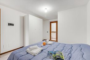 Juliette House: Shared Pool & Relax