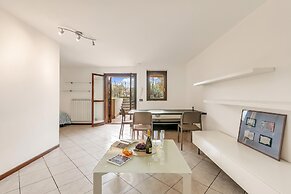 Juliette House: Shared Pool & Relax