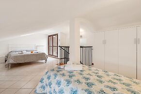 Juliette House: Shared Pool & Relax