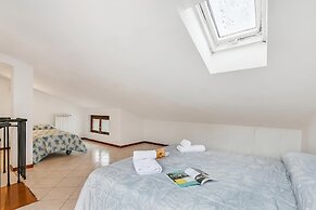 Juliette House: Shared Pool & Relax
