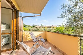 Juliette House: Shared Pool & Relax
