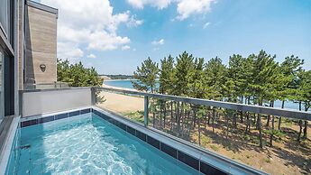 Goseong Lareine Poolvilla H