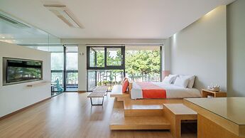 Goseong Lareine Poolvilla H