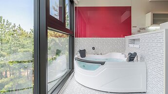 Goseong Lareine Poolvilla H
