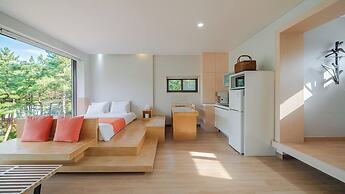 Goseong Lareine Poolvilla H
