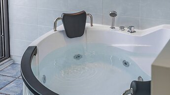 Goseong Lareine Poolvilla H
