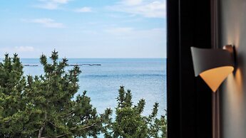 Goseong Lareine Poolvilla H