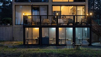 Goseong Lareine Poolvilla H
