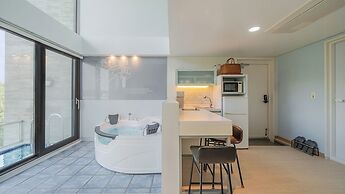 Goseong Lareine Poolvilla H